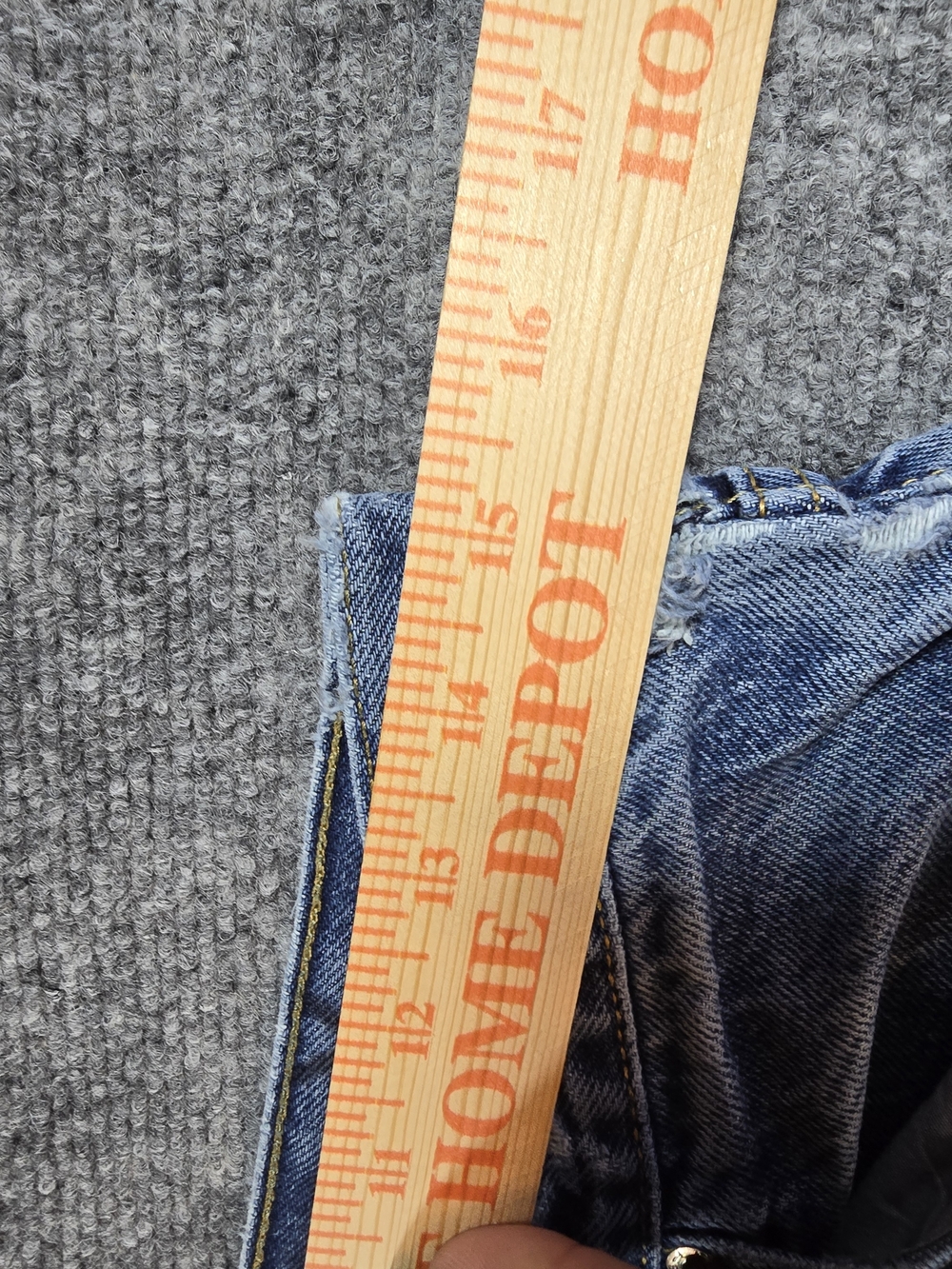 Vintage Levi’s 32x30 Relaxed Fit Light Wash Jeans Distressed Faded 90s - Picture 4 of 12